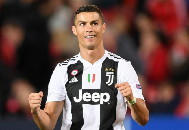 欧文突破防守造成杀伤球成功（欧文强突防线制造杀伤并得手）