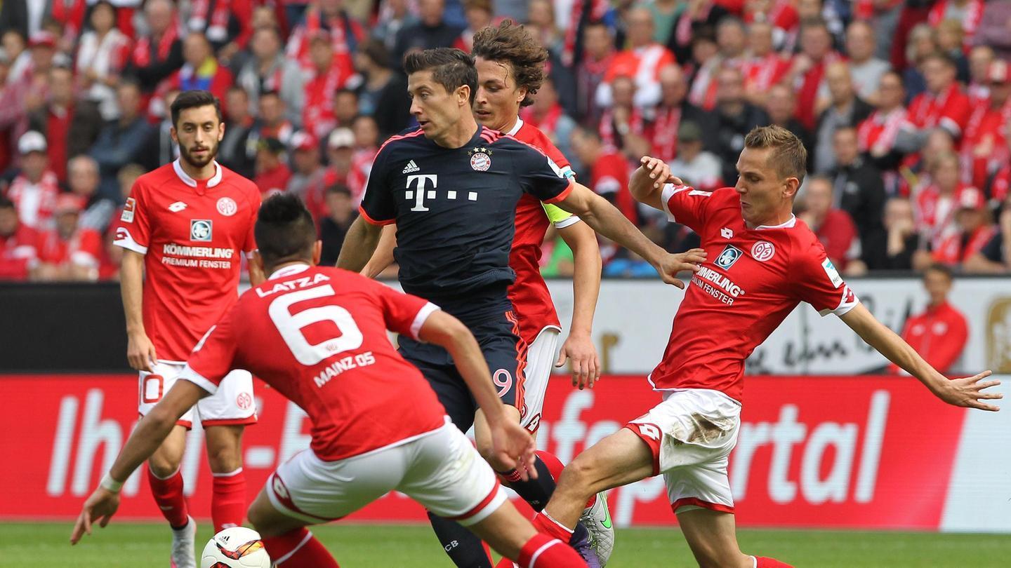 成都球迷怒喷自家球员：球迷和谁有仇你们就输谁，我们要不要脸？（成都球迷怒斥本队球员：遇到仇家就输？颜面何在？）