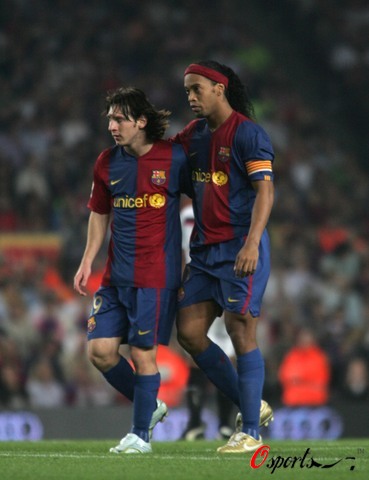 塞尔希奥：奥亚萨瓦尔归队在即；没有人对球队现状感到满意（塞尔希奥称奥亚萨瓦尔即将回归：无人对球队现状满意）