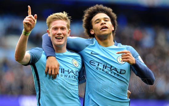 存在感拉满！狄龙半场15中8得到18分3助攻（手感火热！狄龙半场15投8中砍下18分3助攻）