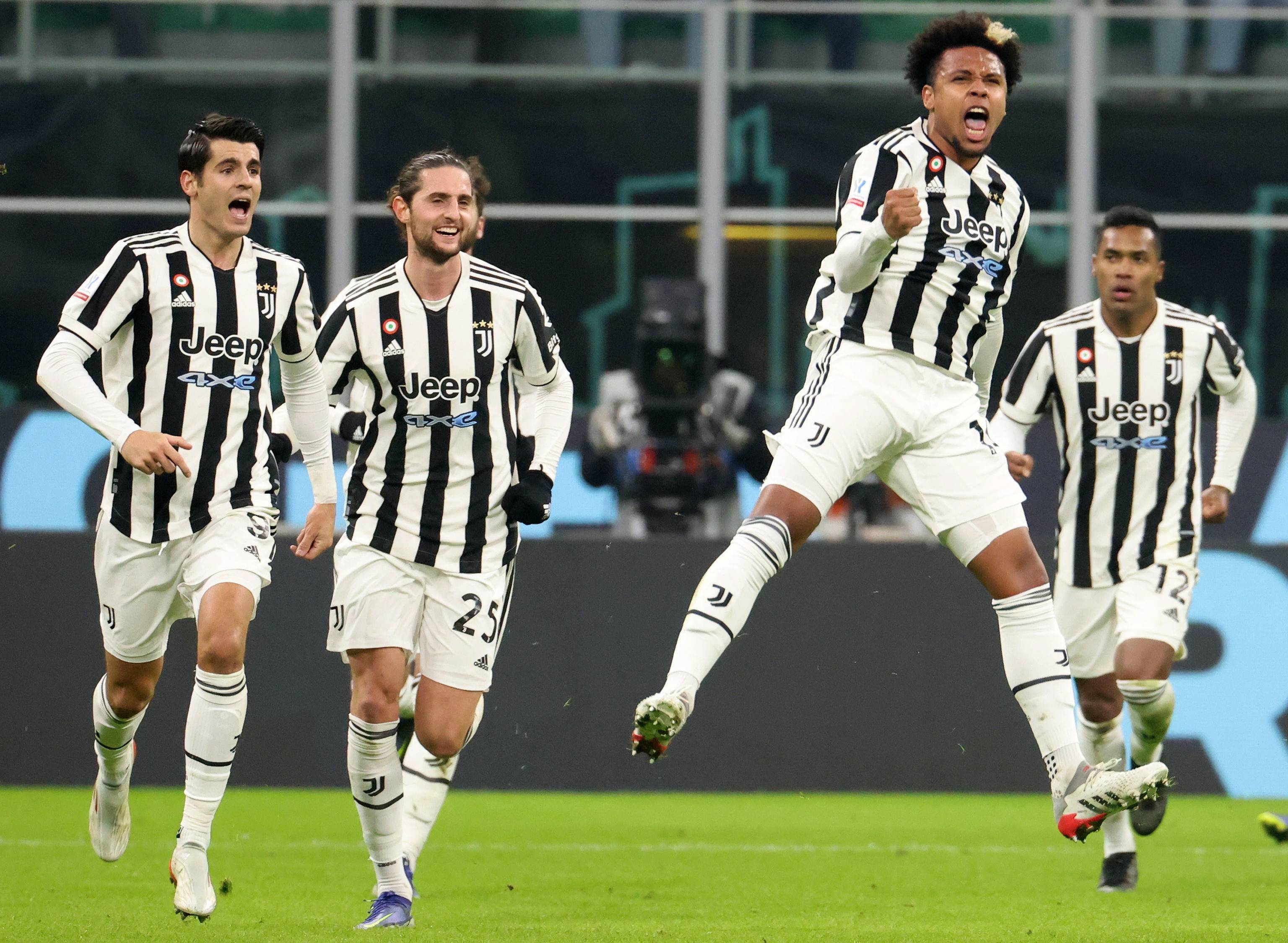 随着曼联1-1遭绝平，英超最新积分榜出炉：阿森纳一枝独秀（曼联1-1读秒遭扳平，英超积分榜更新：阿森纳独领风骚）