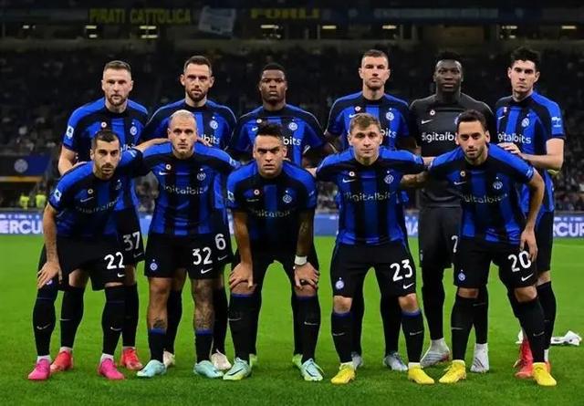 欧冠夺冠赔率：巴萨微弱优势领跑 巴黎力压枪手（欧冠夺冠赔率：巴萨以微弱优势居首，巴黎压过阿森纳）