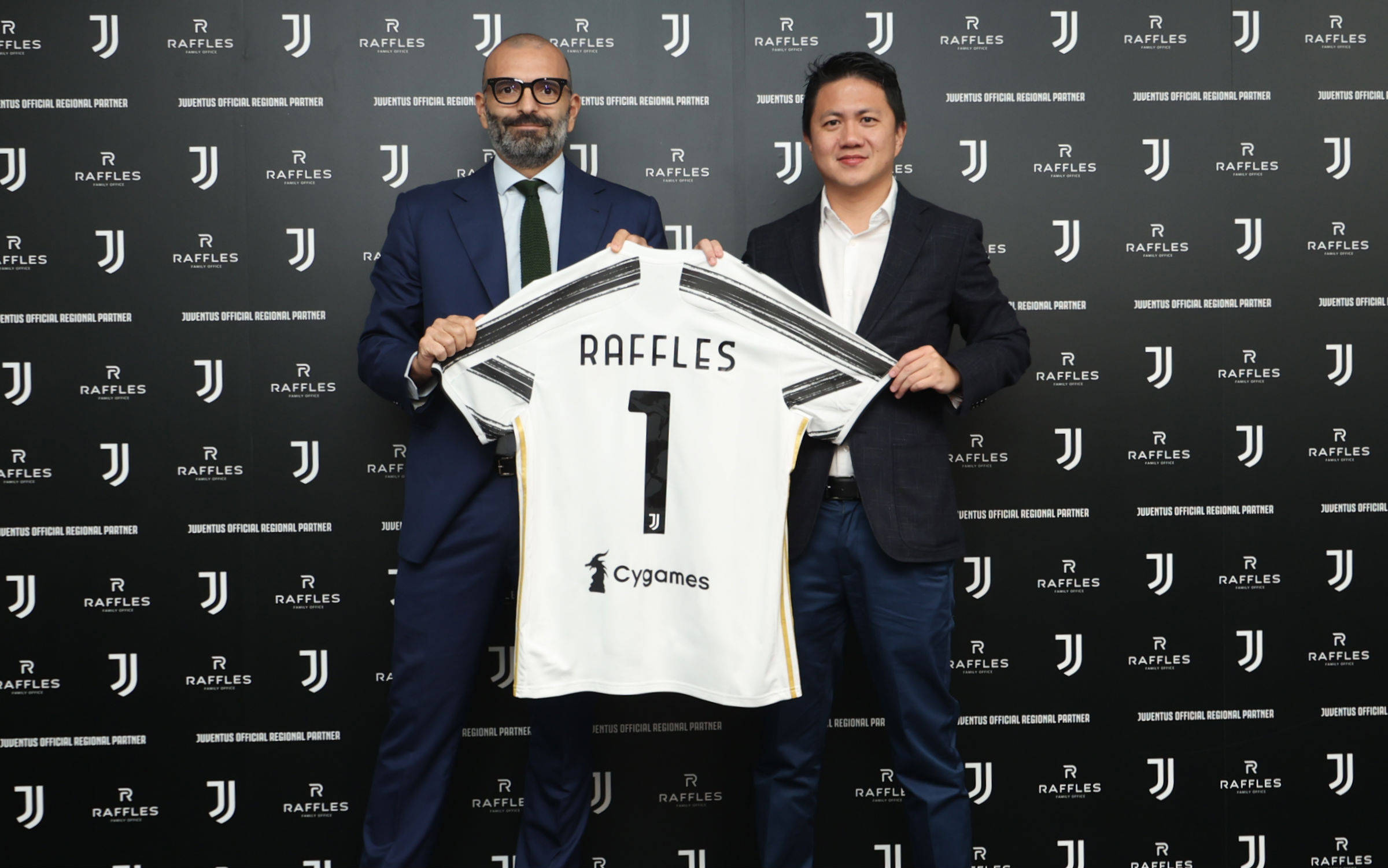 热议国足选帅：本土教练是陪标的；选土帅洋帅都是领导一句话（国足选帅引发热议：本土教练被指成陪跑，土帅洋帅归根还是领导说了算）