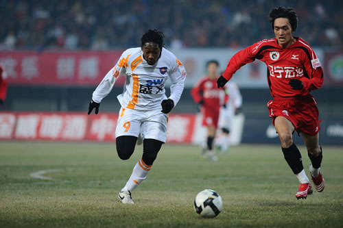 赵鹏：蒋4朱5是国内顶级中卫，但他俩搭配踢亚冠还是太吃力了（赵鹏评蒋4朱5：国内顶级中卫搭档，踢亚冠仍显吃力）