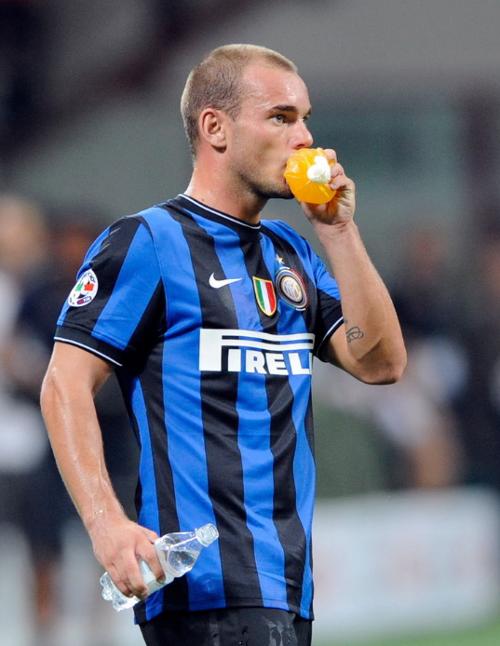 崩盘预警！皇马更衣室分裂，阿隆索帅位悬了，战曼城是最后救赎！（危机警报：皇马更衣室现分歧，阿隆索帅位告急，对阵曼城成最后机会）