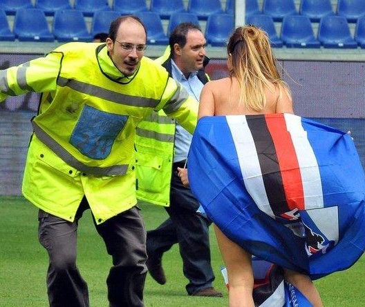 记者：国米不可能在冬窗签阿德耶米，他们满意现有的4名前锋（记者称：国际米兰冬窗不会引进阿德耶米，已对队内四名前锋配置感到满意）